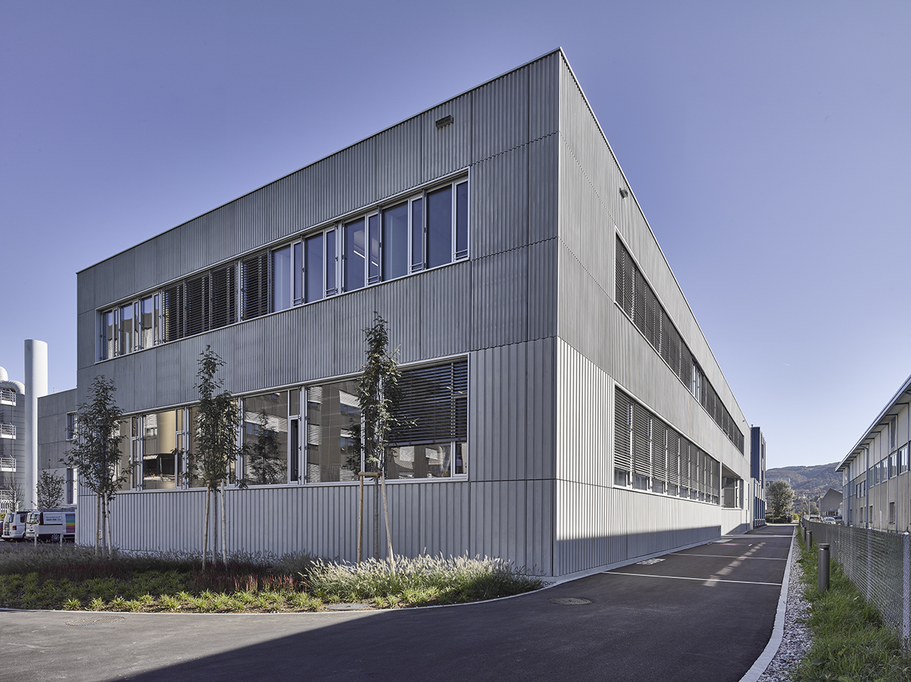 Ansicht Hauptgebäude der Anklin AG nach Umbau eines Gebäudes zum Firmensitz mit Verwaltung und Produktion