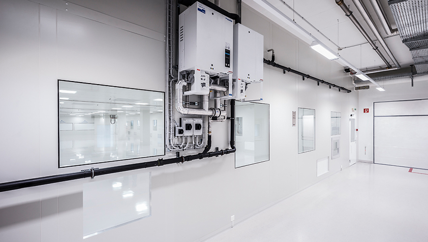 Energy-efficient clean room for medical technology in even the narrowest spaces.