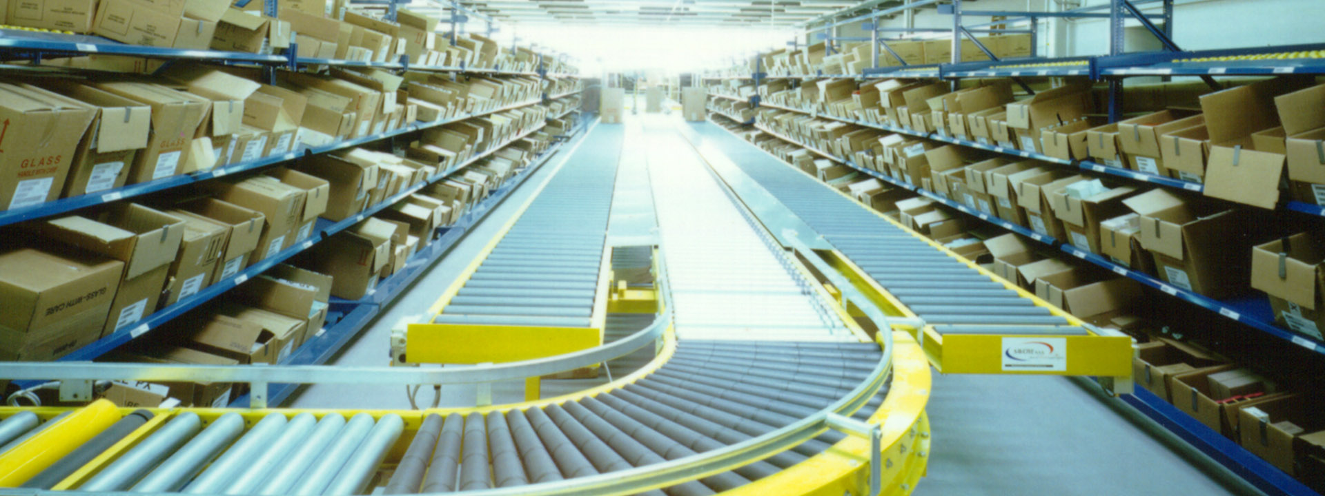 International distribution centre with the latest logistics and automation technology.