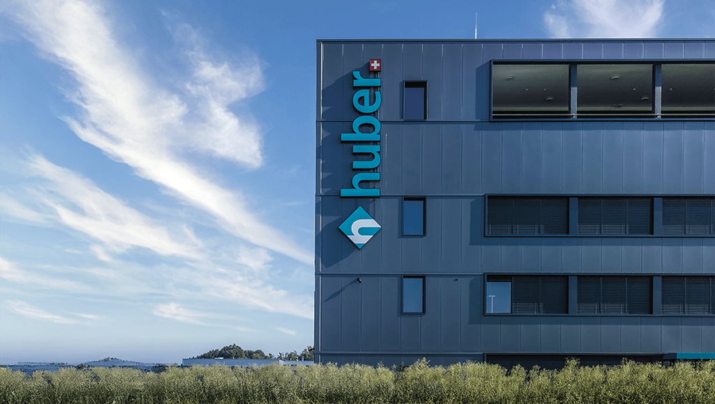 Masterplan und Realisierung eines zukunftsweisenden Fabrikneubaus für die Huber Kuststoff AG.